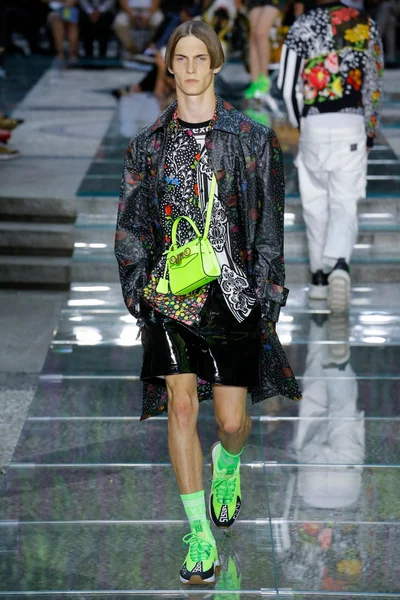 Look 25
